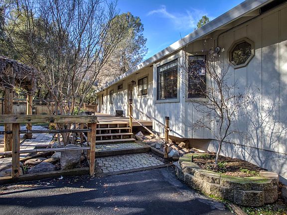 3rd image of 15689 Ponderosa Ln