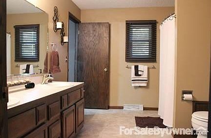 Main Floor - Full Bath