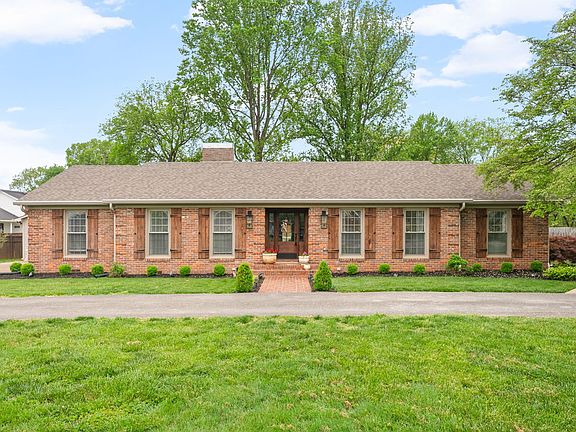 3rd image of 303 Deepwood Dr