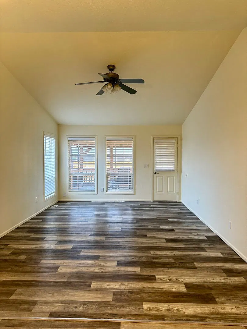 Adorable Home in SW Redmond with Huge Backyard! — Photo 4