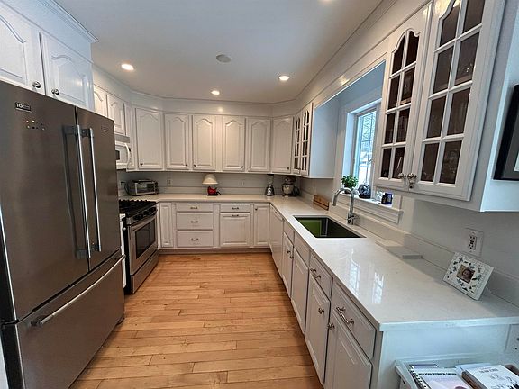 2nd image of 15 Prentiss Way