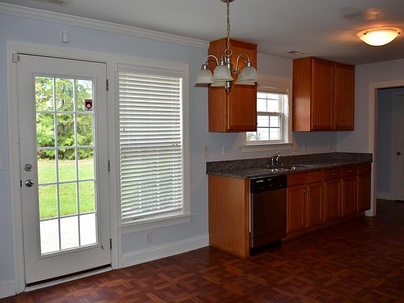 Breakfast and kitchen