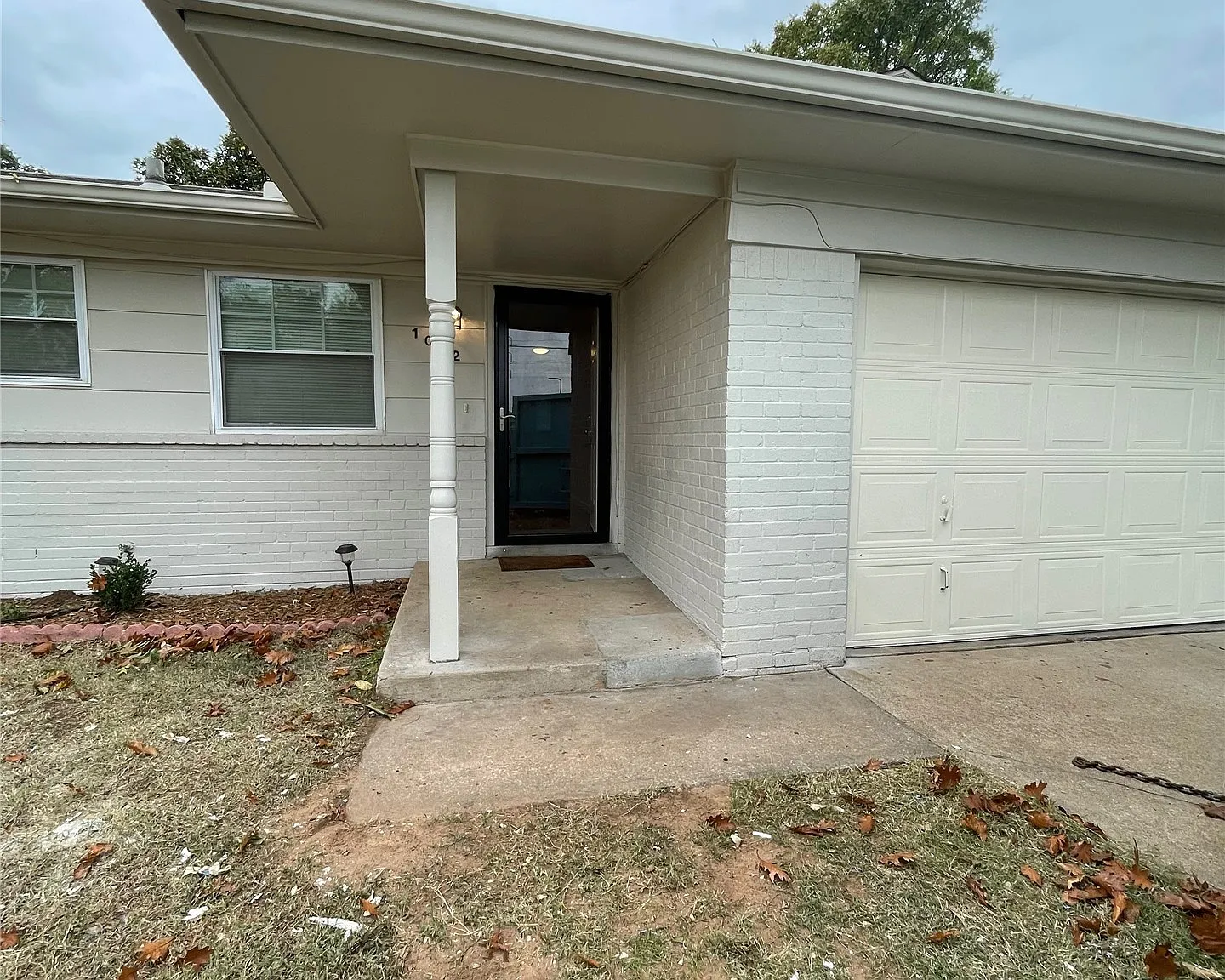 3 bed, 2.0 bath, 1042 sqft, $1,700 — Photo 1