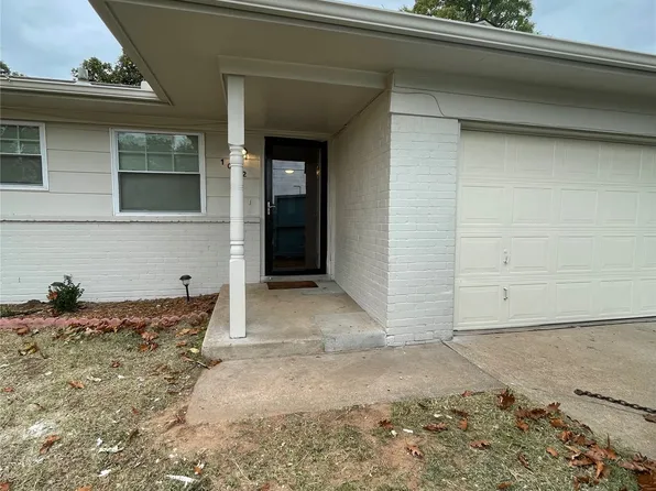 1022 N 3rd St E, Jenks, OK 74037