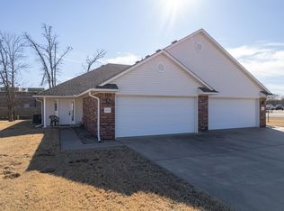 5802 Park Valley Cir, Fort Smith, AR 72916