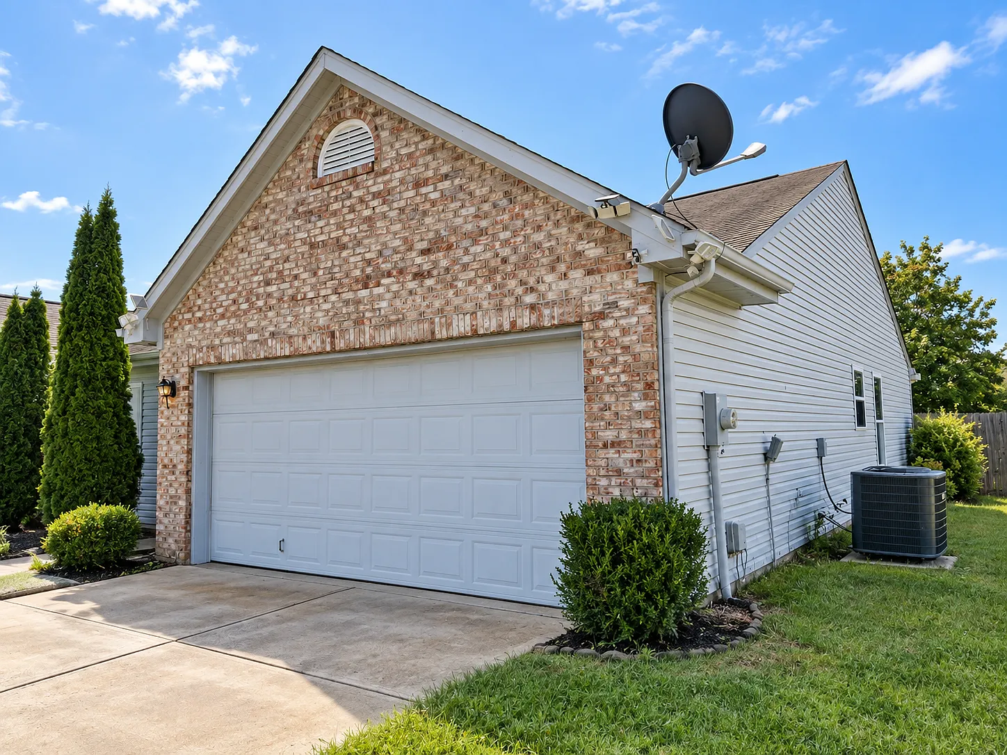 4 bed, 1271 sqft, $1,825 — Photo 2
