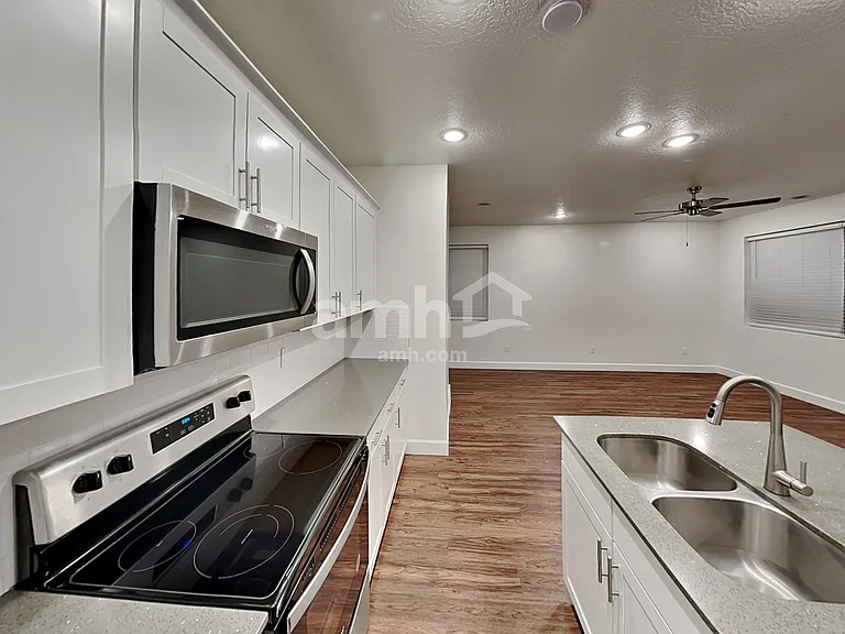 278 N Allen Ln — Photo 3