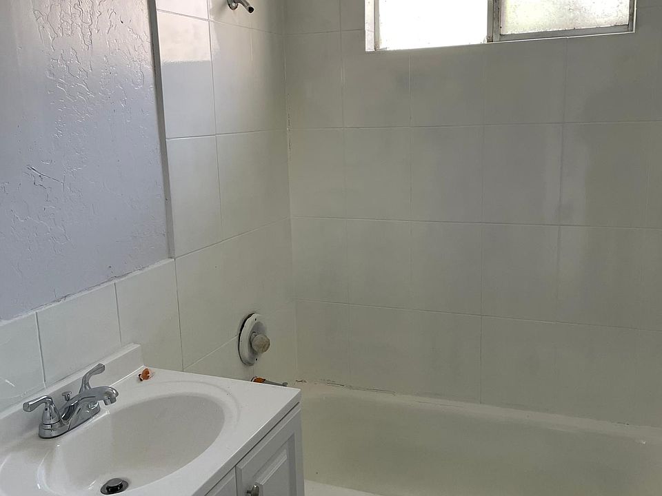 1st image of 426 Claydelle Ave #3