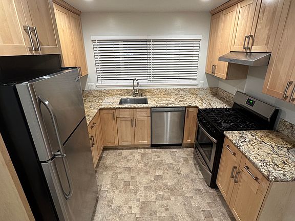 2nd image of 942 Rose Ave