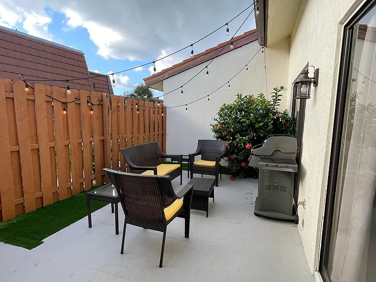 1420 Park Shore Cir #1 — Photo 14