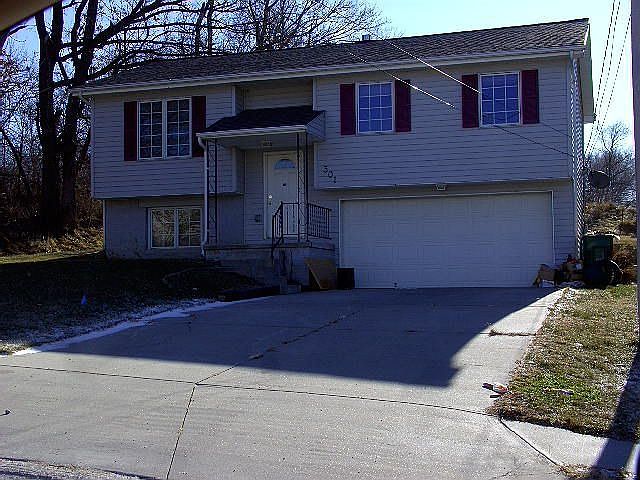 1st image of 301 11th Ave