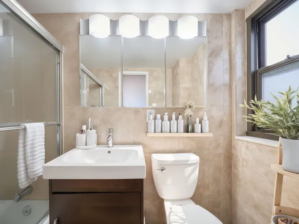 220 East 57th Street image 4 of 18