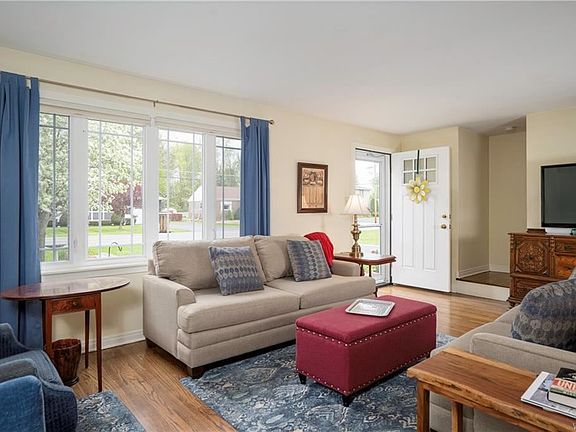 2nd image of 2784 Stenzel Ave