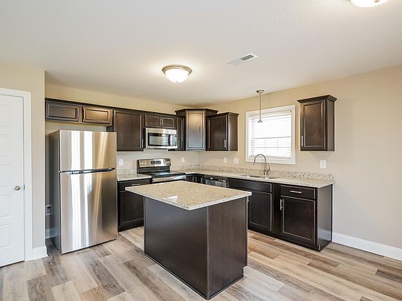 4th image of 255 Dugger Dr