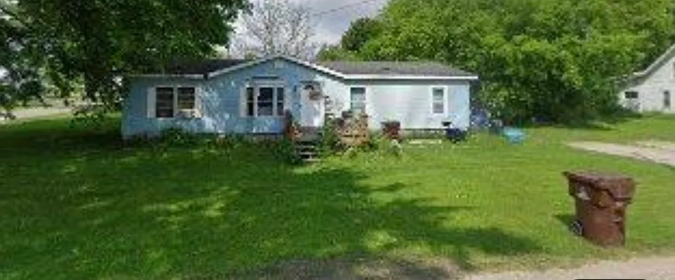 3 bed, 1400 sqft, $1,300 — Photo 1