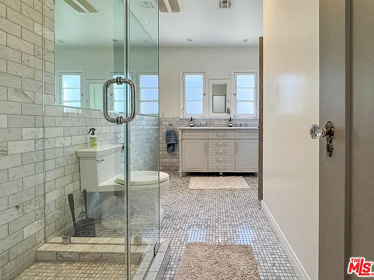 345 Westbourne Dr — Photo 17