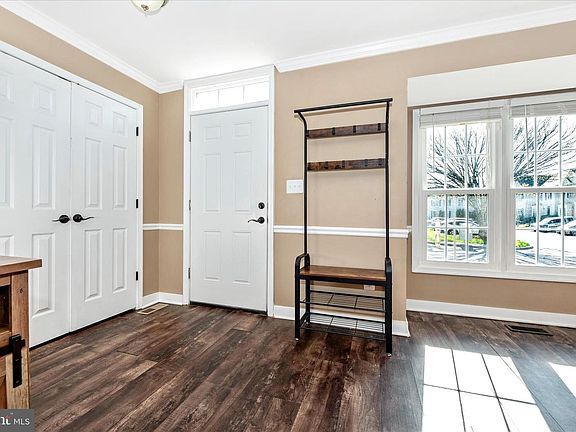 3rd image of 6630 Commodore Ct
