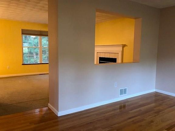4th image of 33 Remington Farm Dr