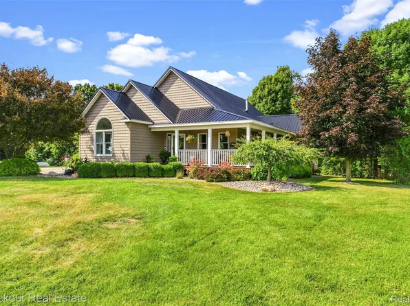 7578 Waters Edge Dr, Vassar, MI 48768