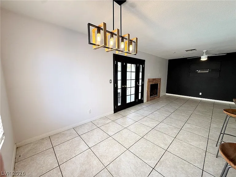 2066 Waverly Cir — Photo 25