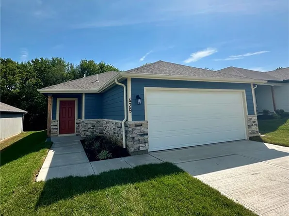 429 Valley View Dr, Tonganoxie, KS 66086