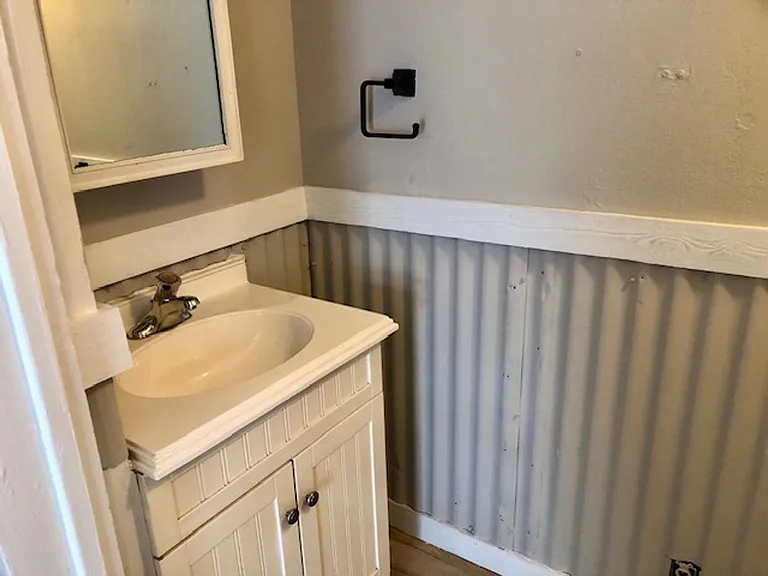 548 E Pearl St — Photo 21