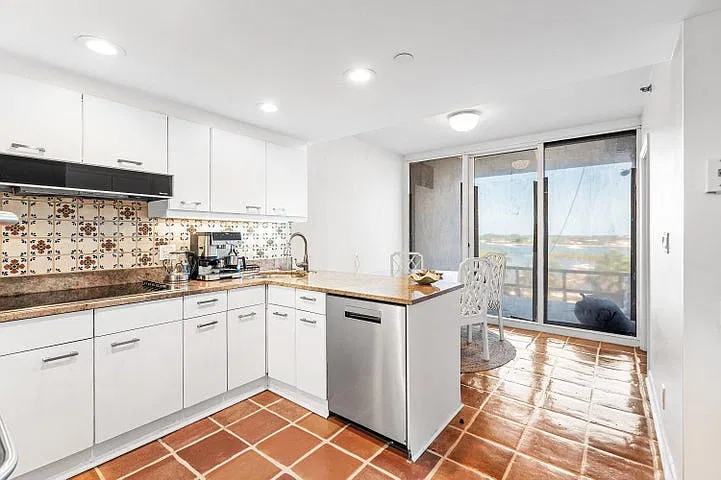 2 bed, 1927 sqft, $6,800 — Photo 4