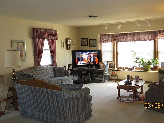 3rd image of 201 Hillcrest Dr