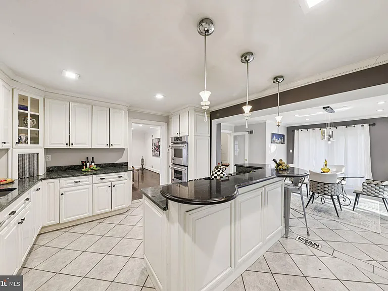 5301 Goldsboro Rd — Photo 12