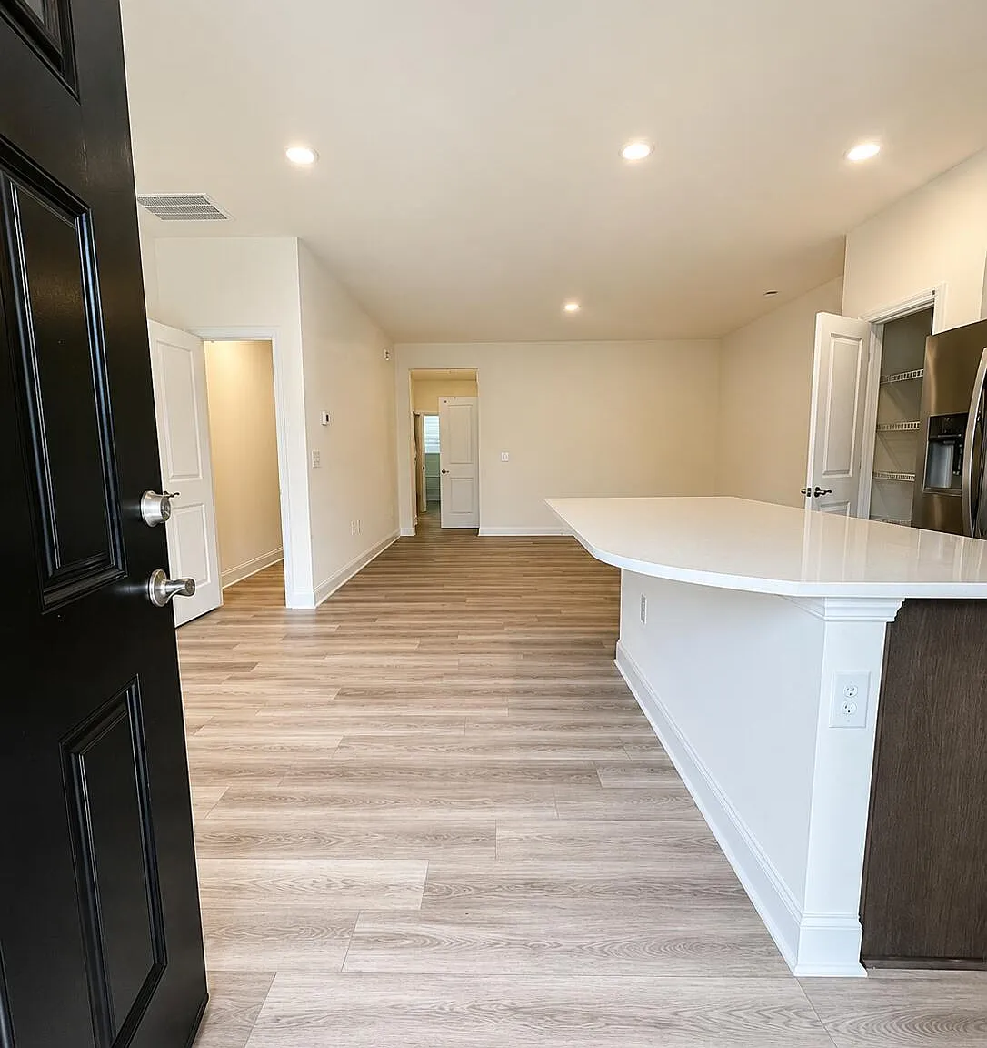 3 bed, 2.5 bath, $1,900 — Photo 2
