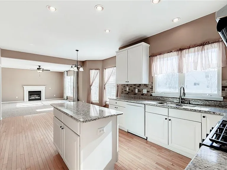 9972 Parkshore Dr — Photo 17