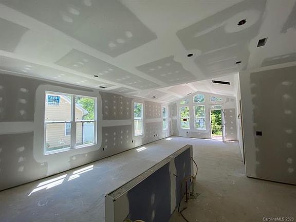 5th image of 1075 Laurel Ln #7