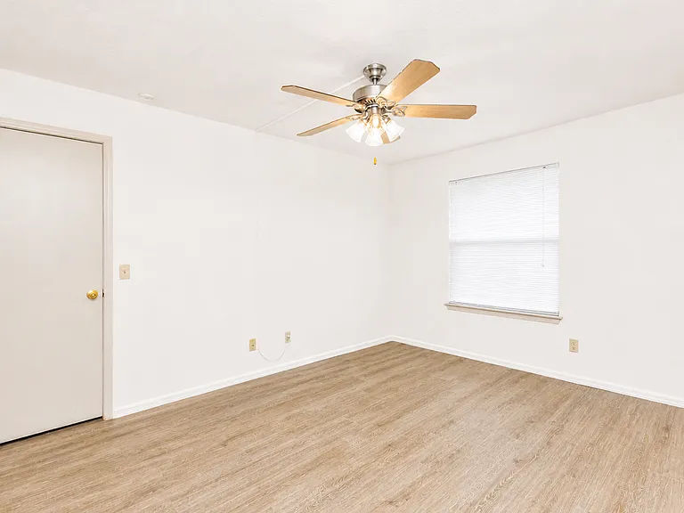 Riverbend Apartments — Photo 33