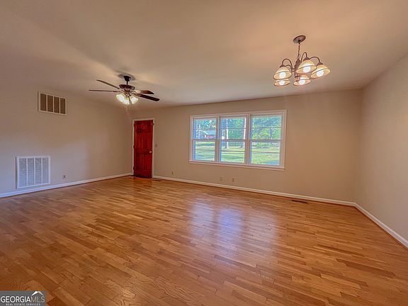 5th image of 307 Brookdale Dr