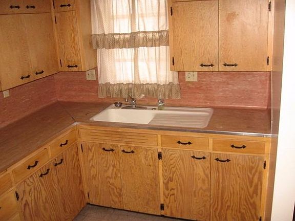 3rd image of 219 NE 5th St
