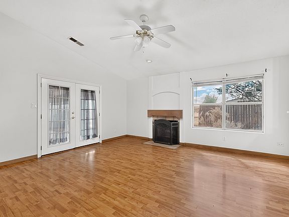 5th image of 204 10th Ave SW