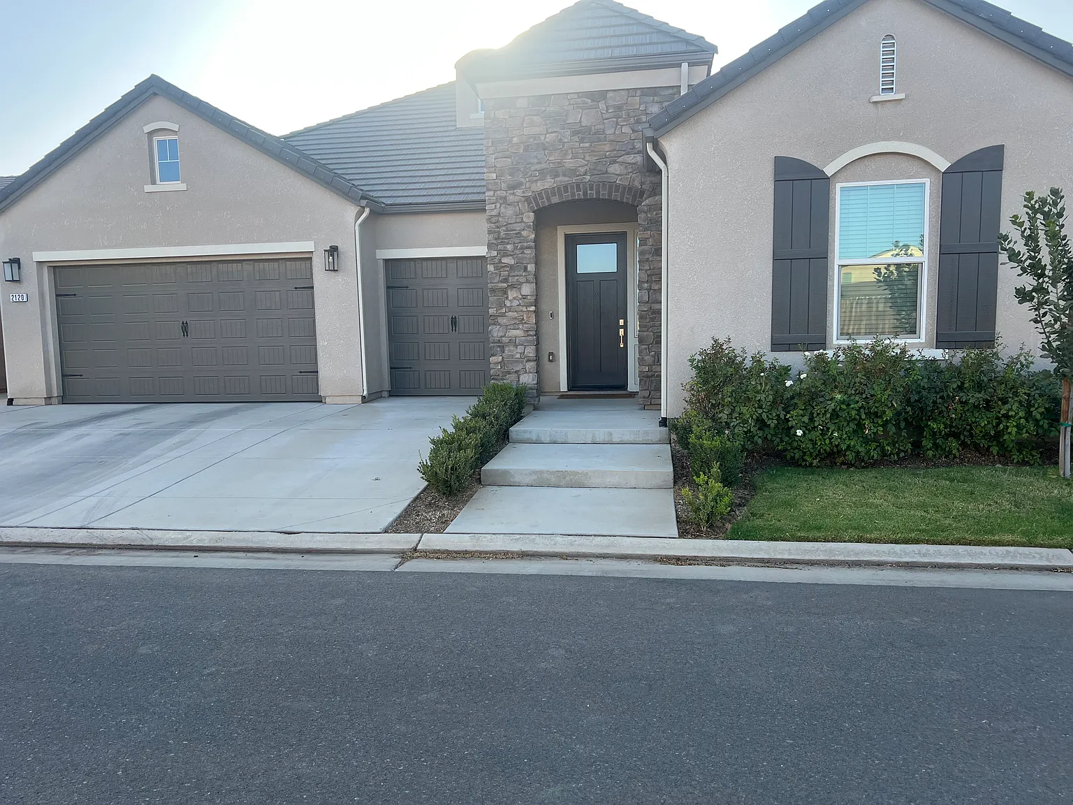 4 bed, 2986 sqft, $1,100 — Photo 1