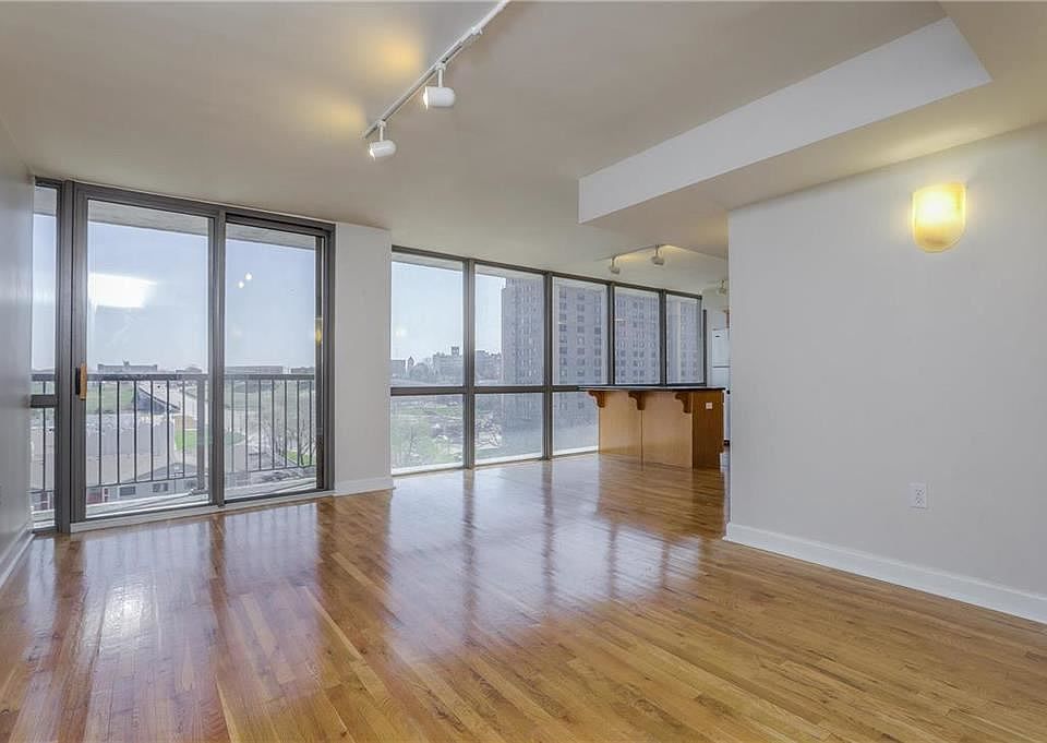 1st image of 600 E Admiral Blvd #904