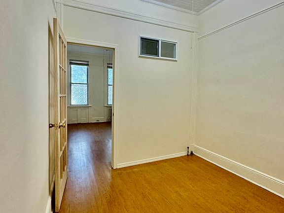 3rd image of 1870 Gates Ave #1L