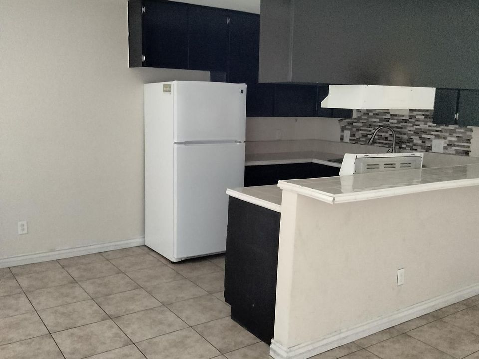 2nd image of 2131 Daley St #2
