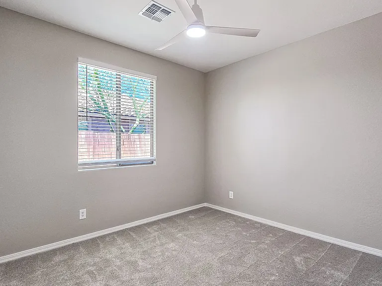 17878 W Desert Wind Dr — Photo 4