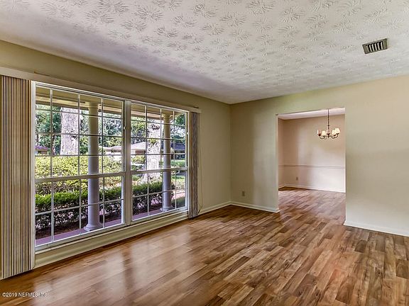 2832 Paces Ferry Rd W Orange-012-007-Liv