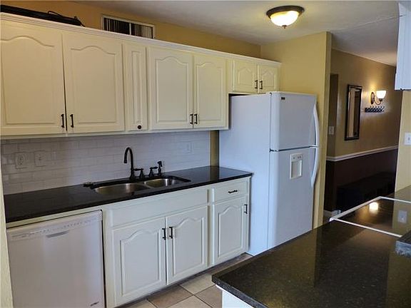 5th image of 637 Sunny Slope Dr