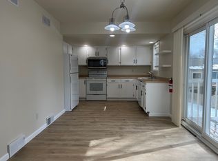 8 Bahr Cir, Madison, WI 53719