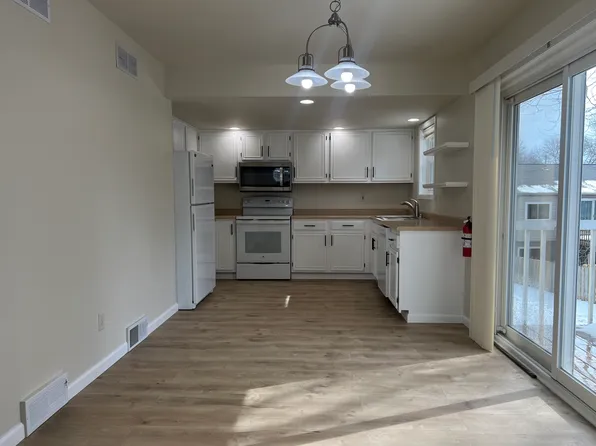 8 Bahr Cir, Madison, WI 53719