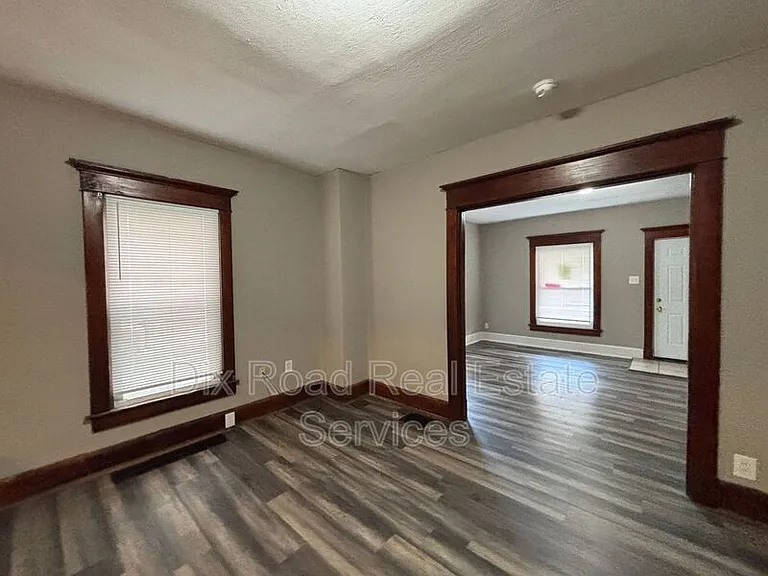 309 Moore St — Photo 8