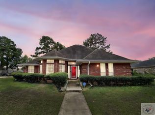 426 Whippoorwill Ln, Wake Village, TX 75501