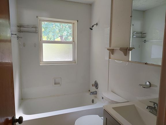 5th image of 7277 Lucille Ave