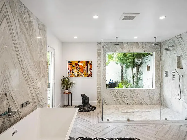 820 Foothill Ln — Photo 16