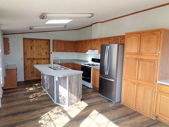 3rd image of 63 Pineview Dr